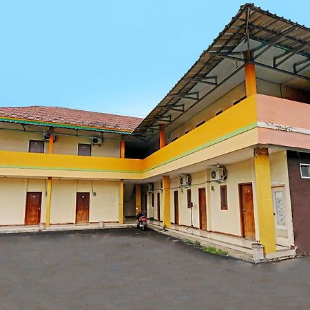 Oyo 91955 Pondokan Cempaka Cirebon Buitenkant foto