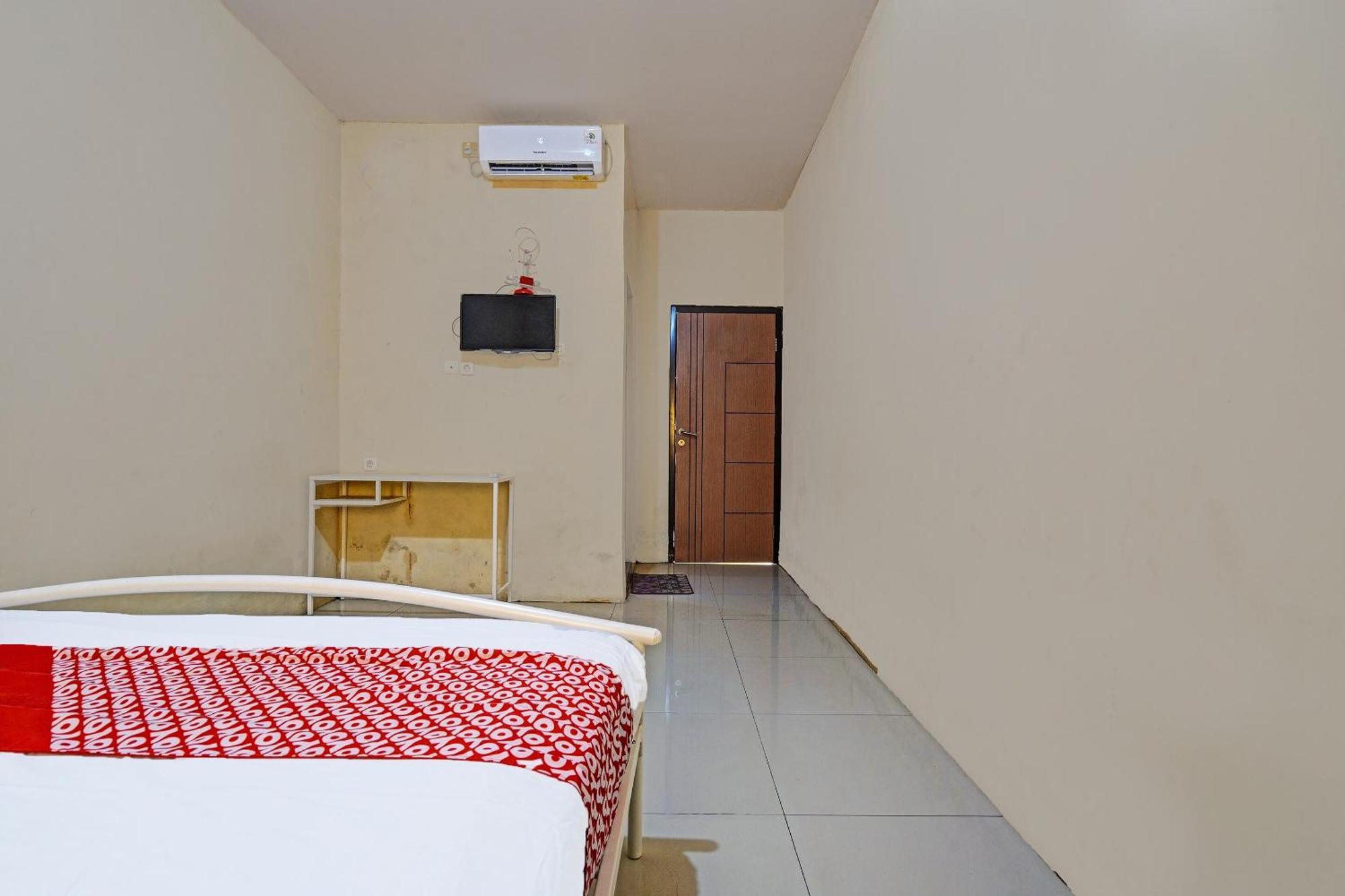 Oyo 91955 Pondokan Cempaka Cirebon Buitenkant foto
