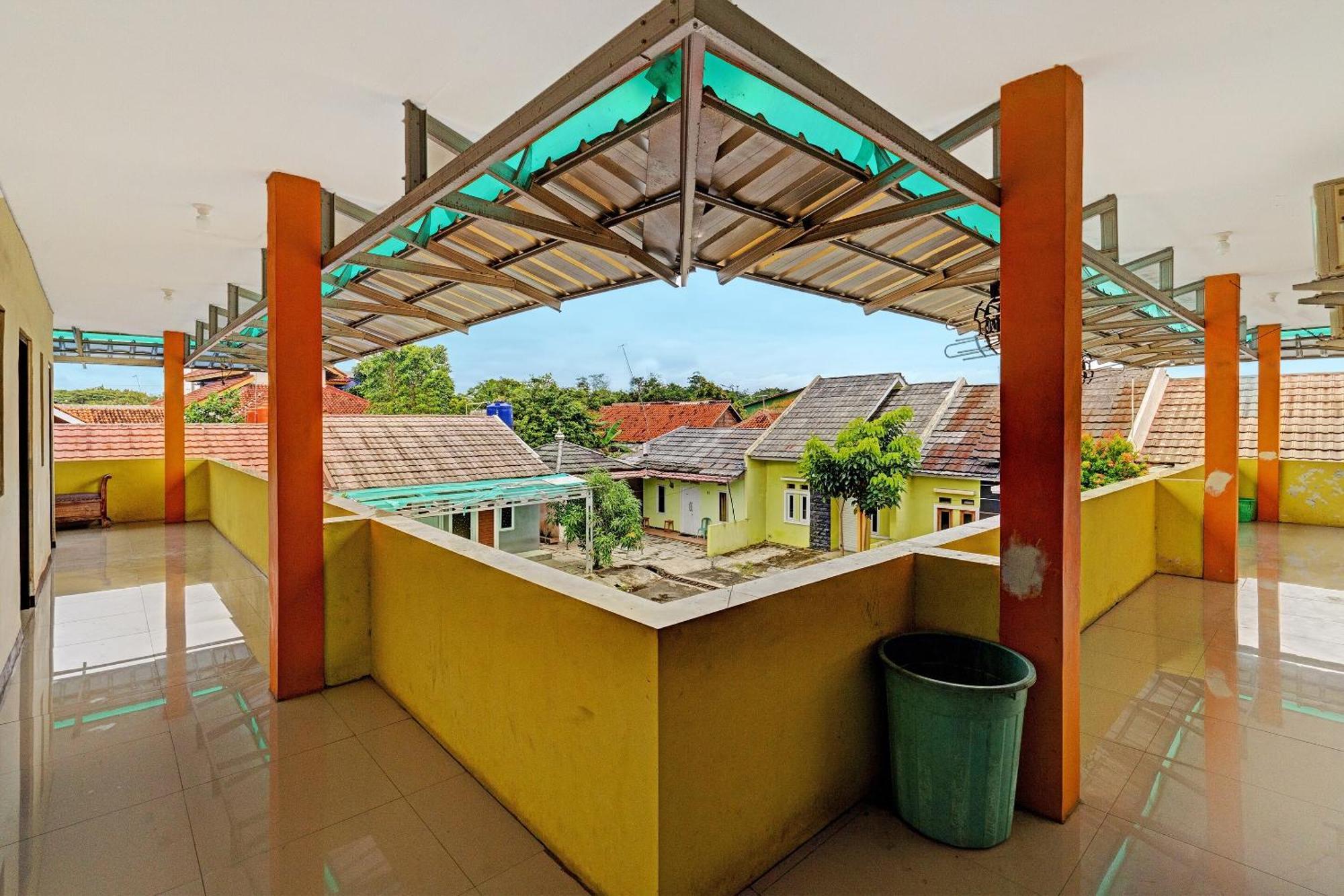Oyo 91955 Pondokan Cempaka Cirebon Buitenkant foto