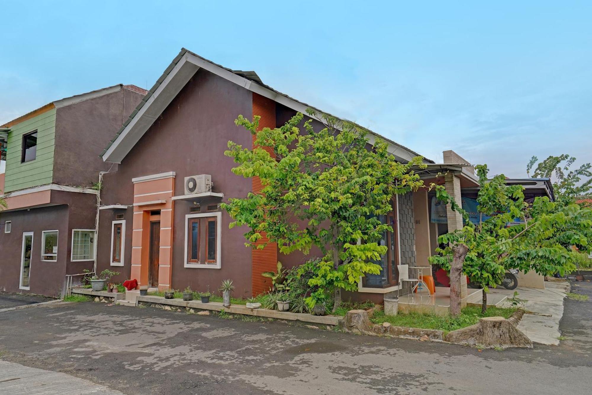 Oyo 91955 Pondokan Cempaka Cirebon Buitenkant foto